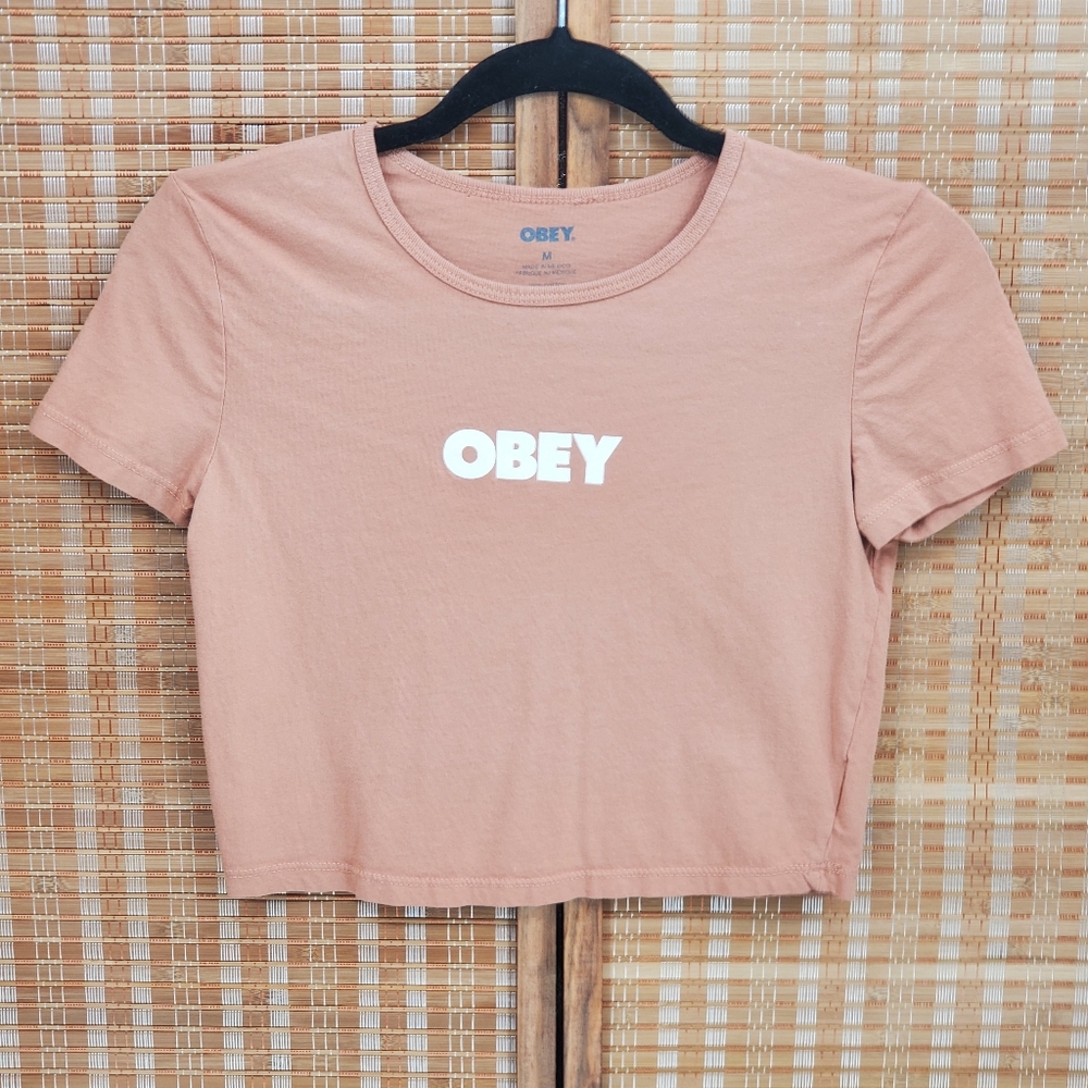 ♡ Obey Women's Blush Pink Short Sleeve Crop Top Size Medium - Picture 1 of 6